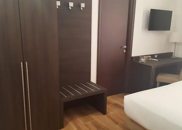 Pensión Finestra Su Monti 4*