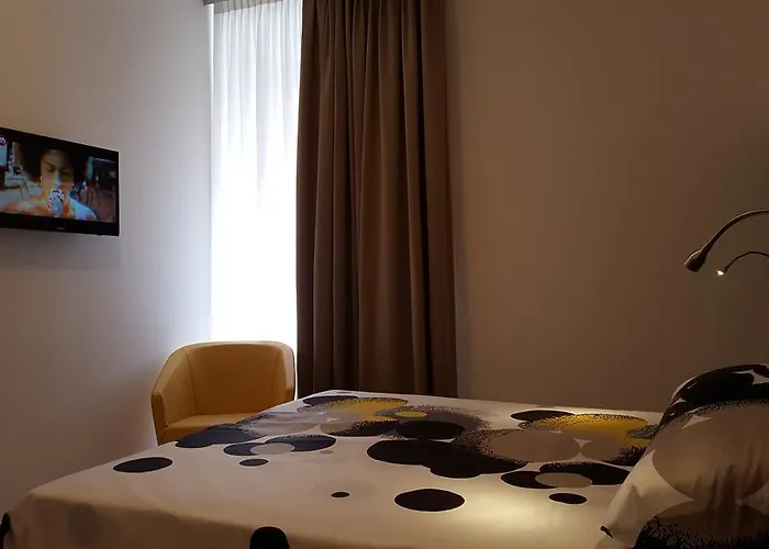 Pensión Finestra Su Monti