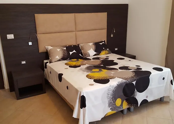 Pensión Finestra Su Monti 4*