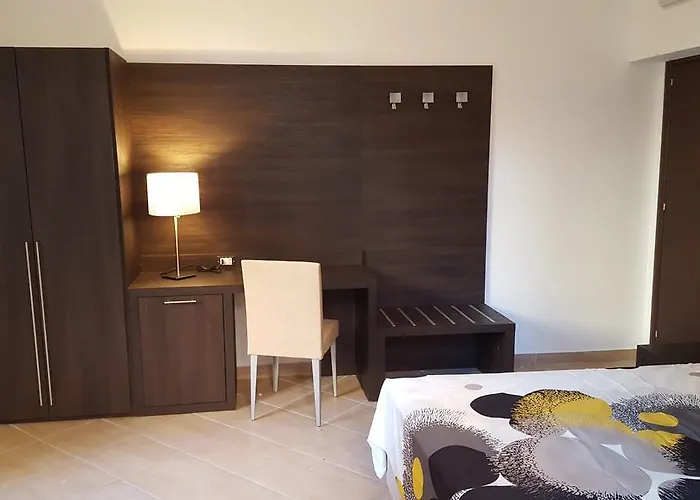 Pensión Finestra Su Monti 4*